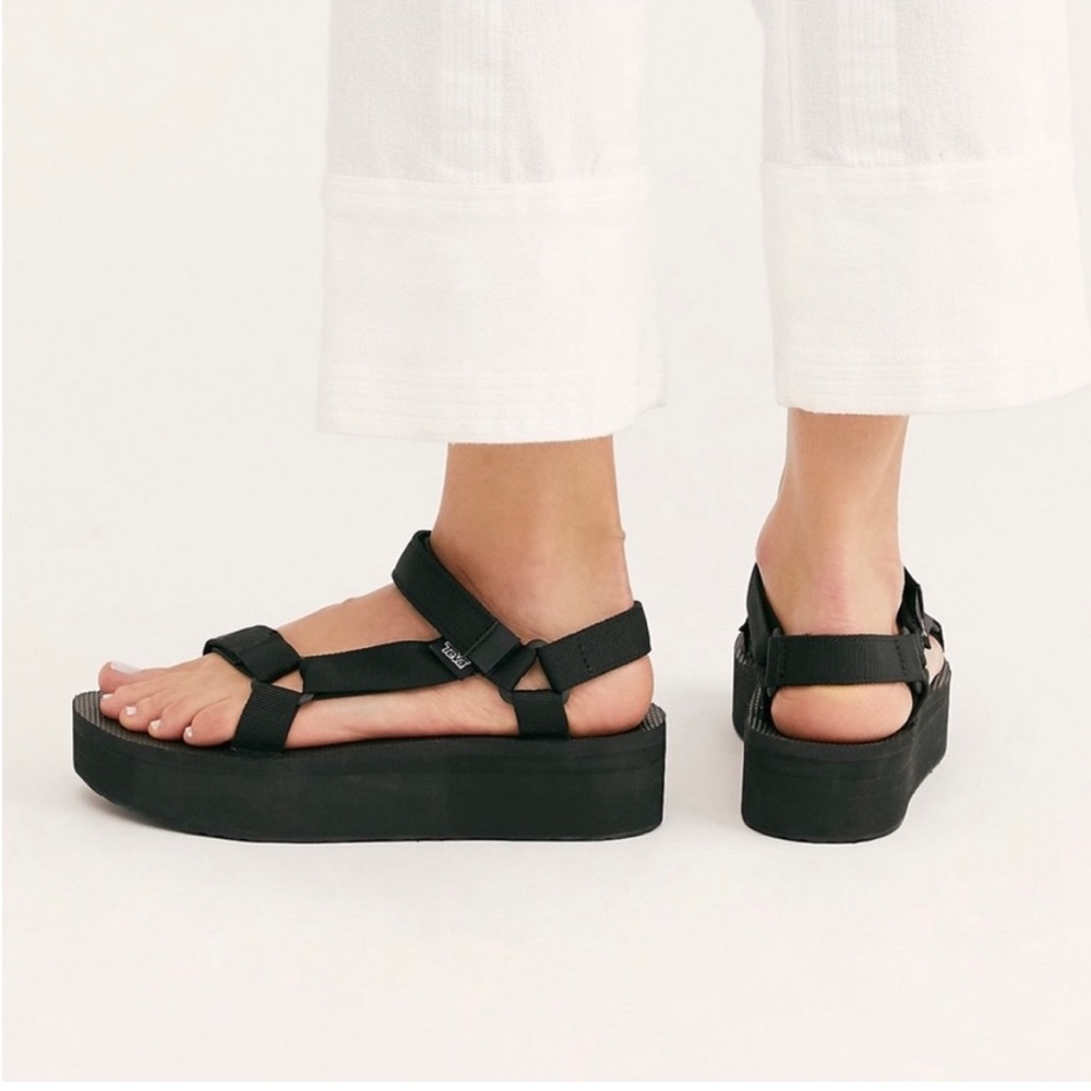 Teva Women's Flatform Universal Platform Sandal Black 9